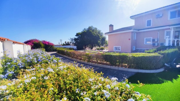 Resale - Villa -
San Miguel de Salinas