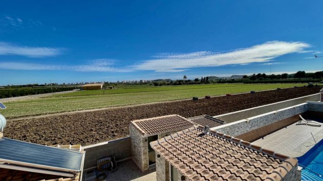 Resale - Villa -
Guardamar del Segura