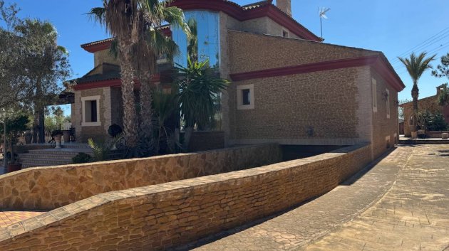 Resale - Villa -
Los Montesinos