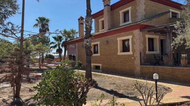 Resale - Villa -
Los Montesinos