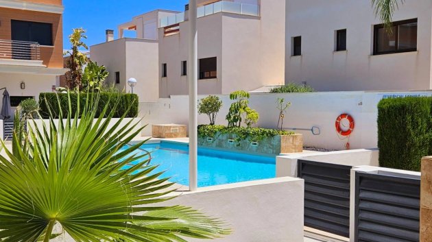 Resale - Townhouse -
Ciudad Quesada