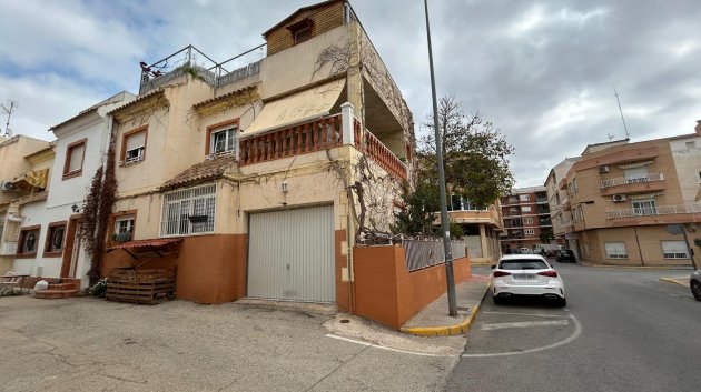 Resale - Townhouse -
Los Montesinos