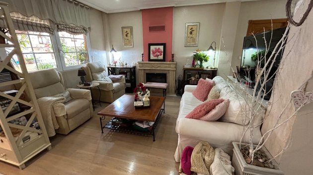 Resale - Townhouse -
Los Montesinos