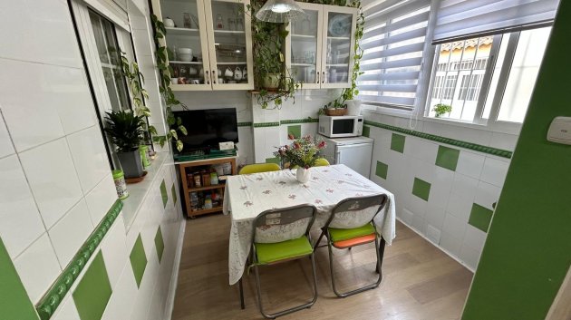 Resale - Townhouse -
Los Montesinos