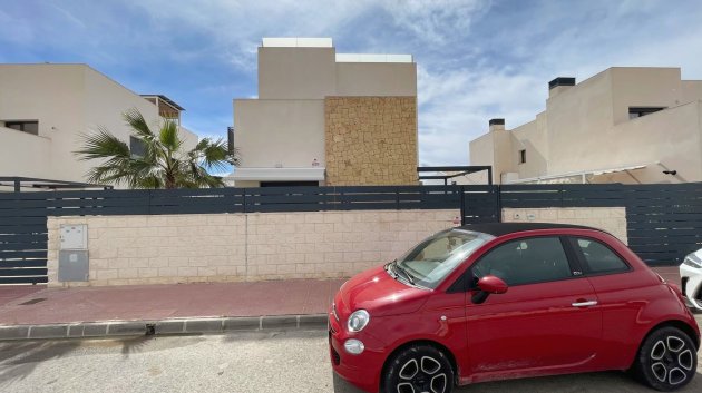 Revente - Villa -
Ciudad Quesada - Pueblo Bravo