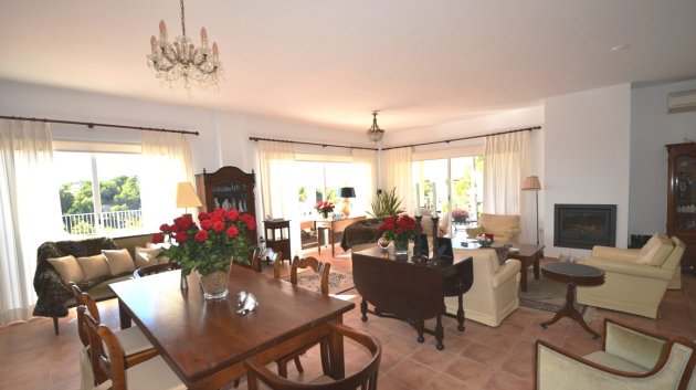 Resale - Villa -
Altea