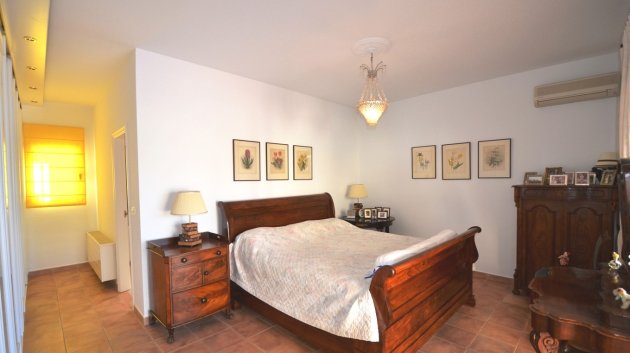 Resale - Villa -
Altea