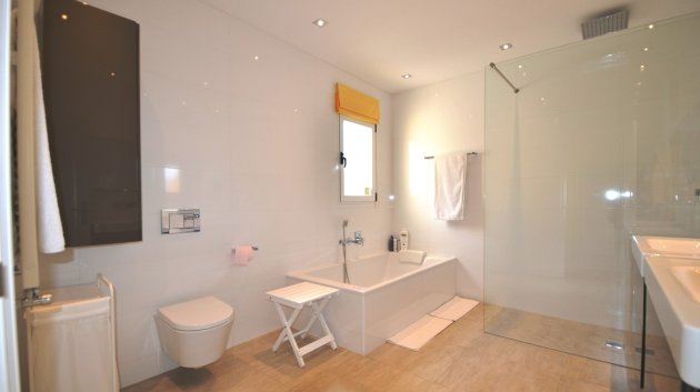 Resale - Villa -
Altea