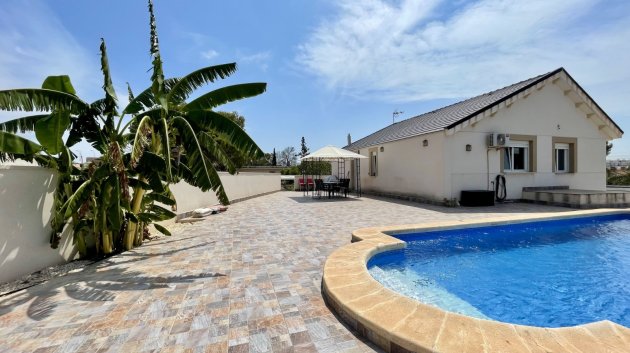 Resale - Villa -
Torrevieja - Los Balcones