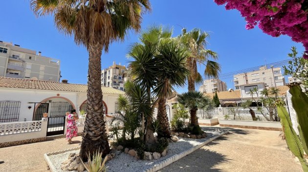 Resale - Villa -
Torrevieja - Nueva Torrevieja - Aguas Nuevas