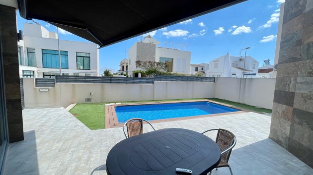 Resale - Villa -
Orihuela Costa - Mil Palmeras