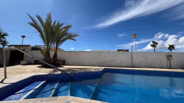 Resale - Villa -
Santa Pola