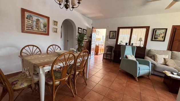 Resale - Villa -
Santa Pola