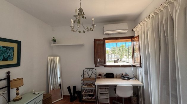 Resale - Villa -
Santa Pola