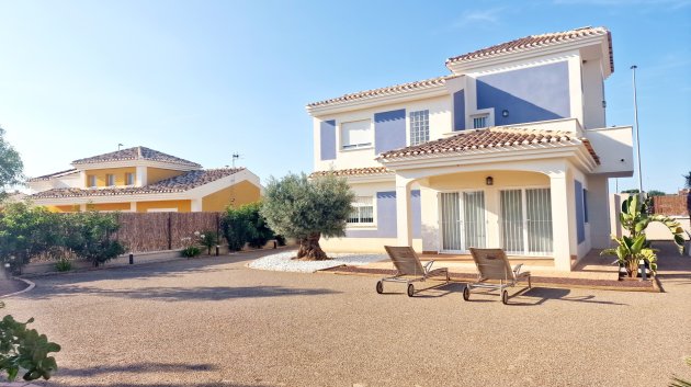 Obra nueva - Chalets -
Purias