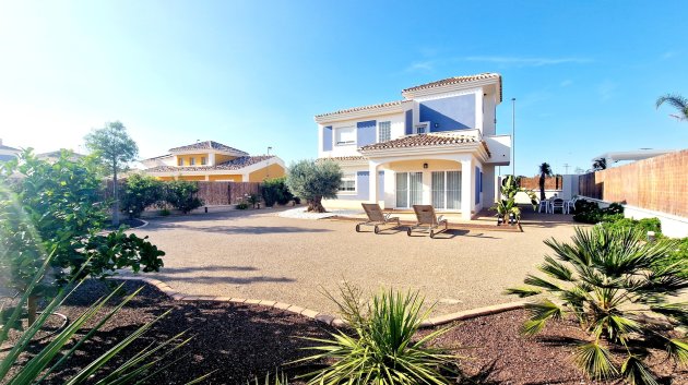 Obra nueva - Chalets -
Purias