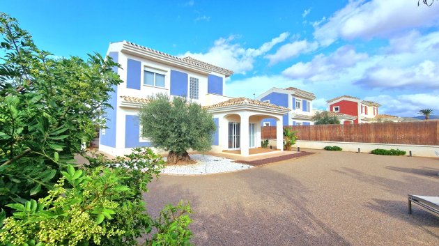Obra nueva - Chalets -
Purias