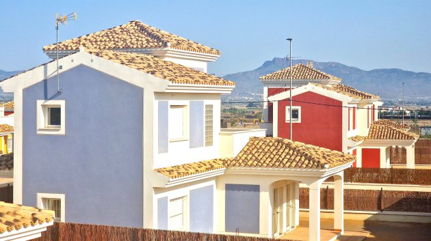 Obra nueva - Chalets -
Purias