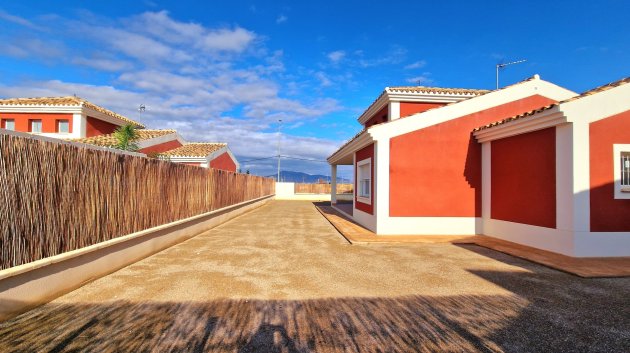 Obra nueva - Chalets -
Purias