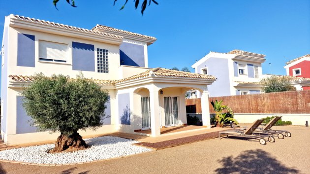 Obra nueva - Chalets -
Purias