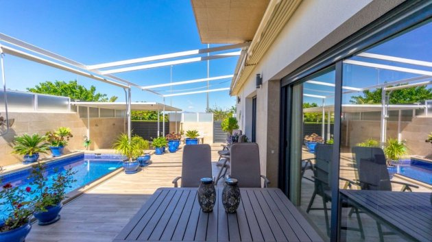 Revente - Villa -
Daya Nueva