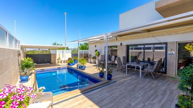 Revente - Villa -
Daya Nueva