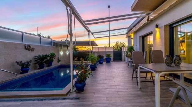 Revente - Villa -
Daya Nueva