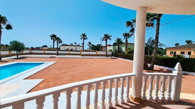 Resale - Villa -
Catral