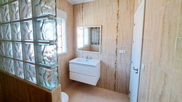 Resale - Villa -
Catral