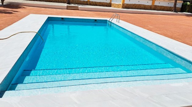 Resale - Villa -
Catral