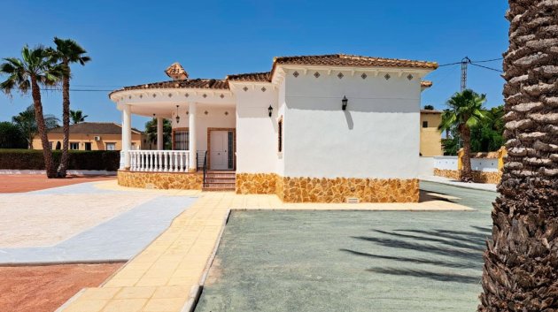 Resale - Villa -
Catral