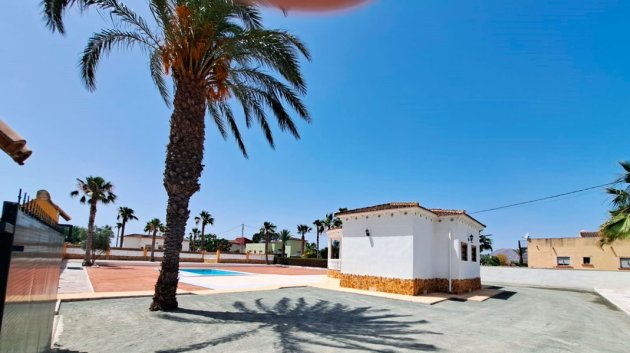 Resale - Villa -
Catral
