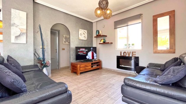 Resale - Villa -
Orihuela Costa - La Zenia