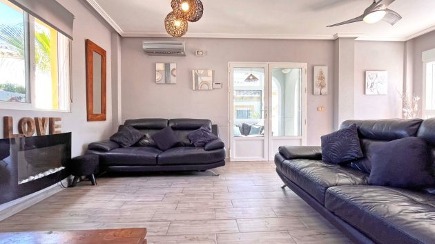 Resale - Villa -
Orihuela Costa - La Zenia