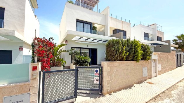 Resale - Villa -
Orihuela Costa - Villamartín