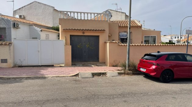 Reventa - Chalets -
Orihuela Costa - La Florida