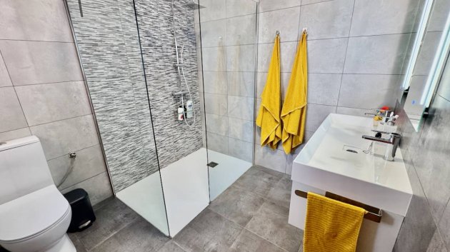Revente - Villa -
Catral