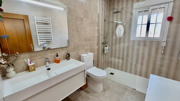 Revente - Villa -
Catral
