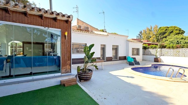 Reventa - Chalets -
Orihuela Costa - Punta Prima