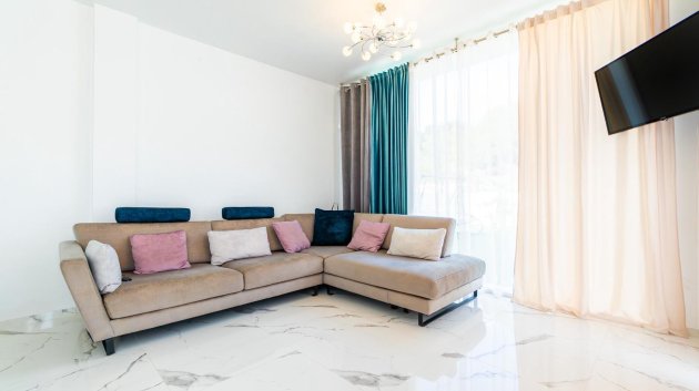 Obra nueva - Chalets -
Orihuela Costa
