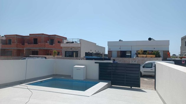 Obra nueva - Chalets -
Daya Nueva