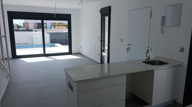 Obra nueva - Chalets -
Daya Nueva