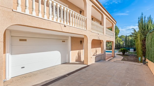 Resale - Villa -
Los Balcones