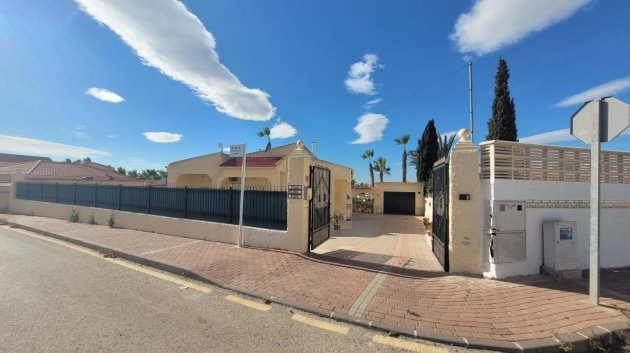 Reventa - Chalets -
San Fulgencio - Urbanización La Marina