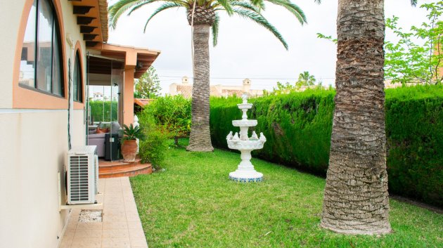 Revente - Villa -
Orihuela Costa - MUY CERCA DE LA PLAYA
