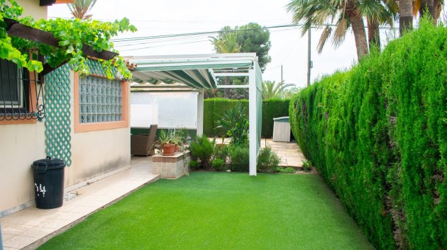 Revente - Villa -
Orihuela Costa - MUY CERCA DE LA PLAYA