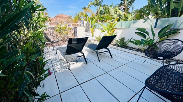 Resale - Villa -
Rojales