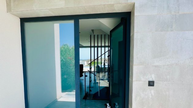 Resale - Villa -
Rojales