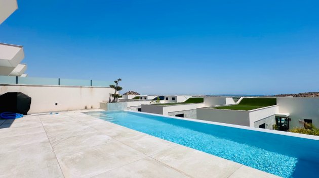 Resale - Villa -
Rojales