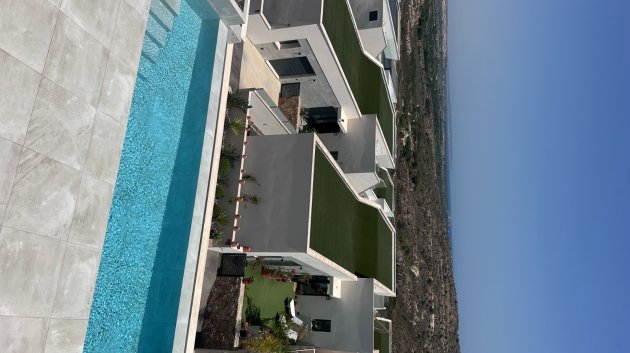Resale - Villa -
Rojales